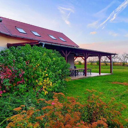 Horpacsi Europa Piheno Koezpont Hotel Buitenkant foto