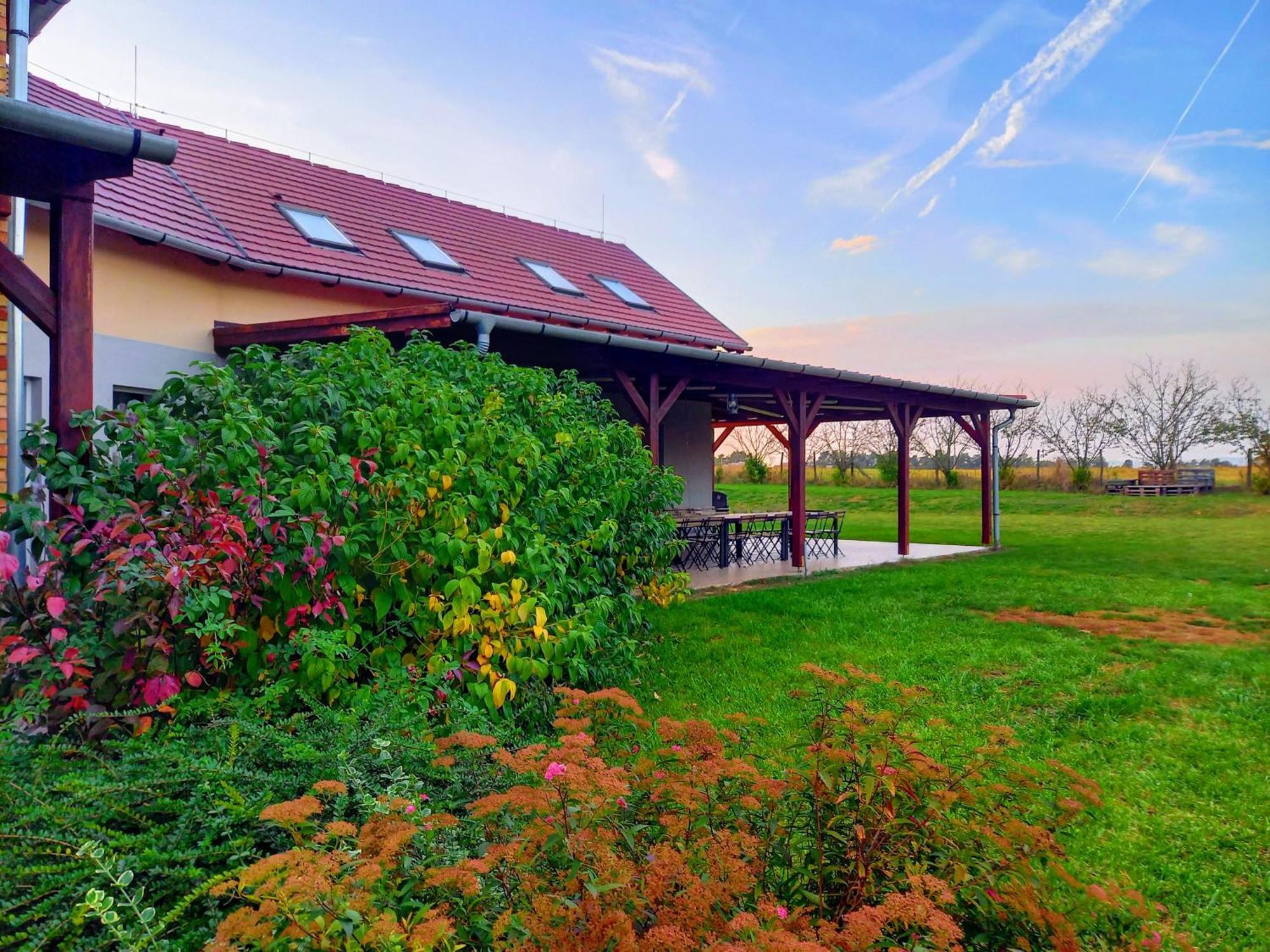 Horpacsi Europa Piheno Koezpont Hotel Buitenkant foto