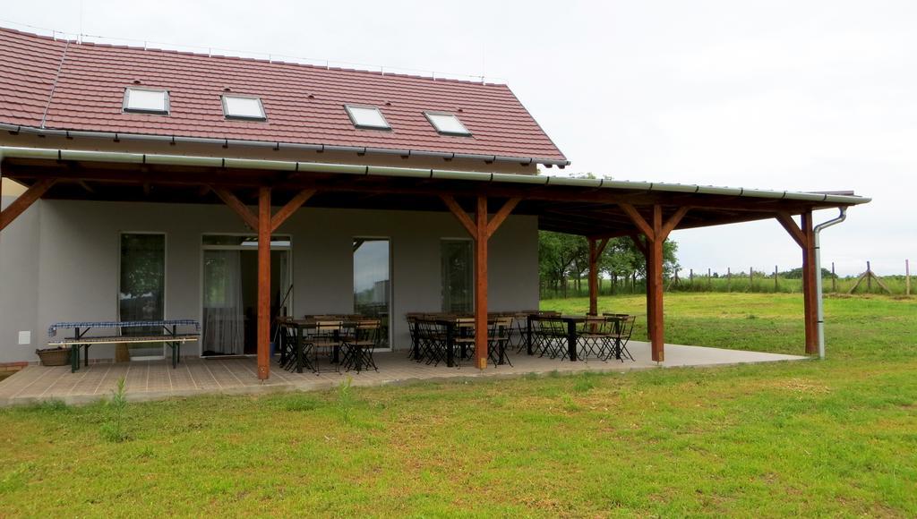 Horpacsi Europa Piheno Koezpont Hotel Buitenkant foto
